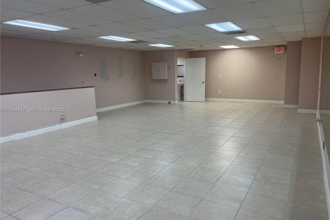 Immobilier commercial à vendre à Cutler Bay, Floride № 1992673 - photo 10
