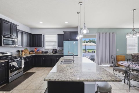 Casa en venta en Deltona, Florida, 5 dormitorios, 355.63 m2 № 2223483 - foto 11