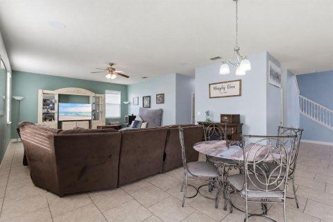 Casa en venta en Deltona, Florida, 5 dormitorios, 355.63 m2 № 2223483 - foto 16