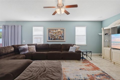 Casa en venta en Deltona, Florida, 5 dormitorios, 355.63 m2 № 2223483 - foto 15