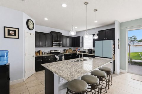 Casa en venta en Deltona, Florida, 5 dormitorios, 355.63 m2 № 2223483 - foto 12