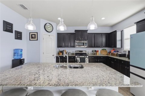Casa en venta en Deltona, Florida, 5 dormitorios, 355.63 m2 № 2223483 - foto 13