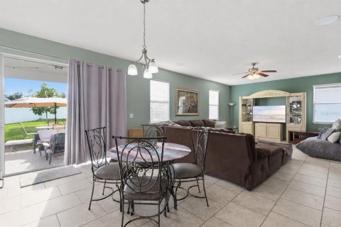 Casa en venta en Deltona, Florida, 5 dormitorios, 355.63 m2 № 2223483 - foto 14