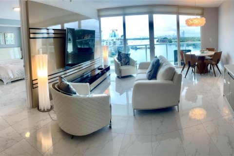 Condominio en Bay Harbor Islands, Florida, 2 dormitorios № 1979158