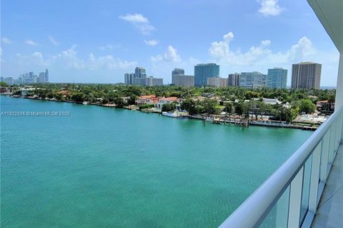 Copropriété à vendre à Bay Harbor Islands, Floride: 2 chambres, 106.19 m2 № 1979158 - photo 2