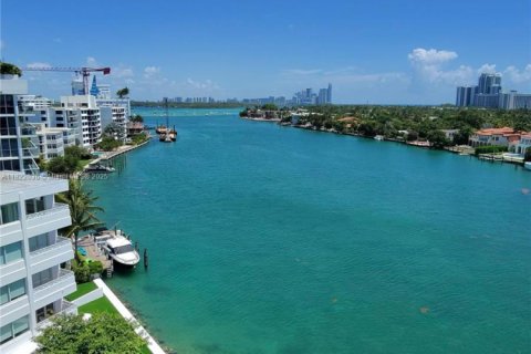 Copropriété à vendre à Bay Harbor Islands, Floride: 2 chambres, 106.19 m2 № 1979158 - photo 19