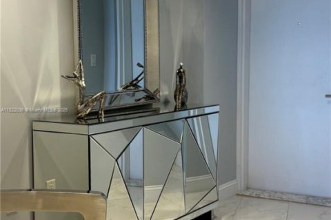 Copropriété à vendre à Bay Harbor Islands, Floride: 2 chambres, 106.19 m2 № 1979158 - photo 11