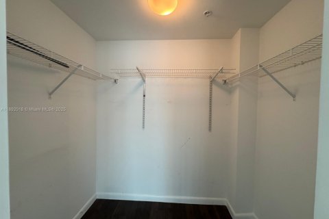 Condominio en alquiler en Miami, Florida, 1 dormitorio, 74.88 m2 № 1943967 - foto 10