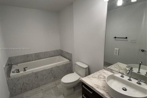 Condominio en alquiler en Miami, Florida, 1 dormitorio, 74.88 m2 № 1943967 - foto 11