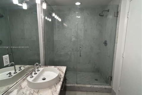 Condominio en alquiler en Miami, Florida, 1 dormitorio, 74.88 m2 № 1943967 - foto 12