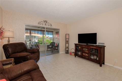 Condominio en venta en Lauderdale Lakes, Florida, 2 dormitorios, 87.7 m2 № 1987741 - foto 14