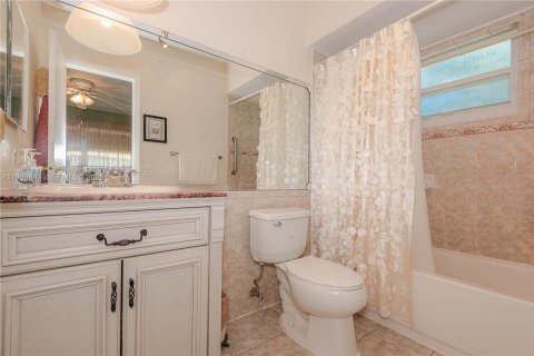 Condominio en venta en Lauderdale Lakes, Florida, 2 dormitorios, 87.7 m2 № 1987741 - foto 28