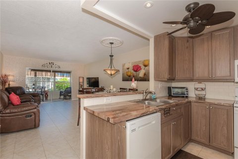 Condominio en venta en Lauderdale Lakes, Florida, 2 dormitorios, 87.7 m2 № 1987741 - foto 6