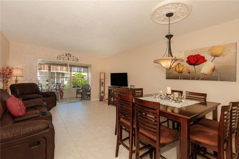 Condominio en venta en Lauderdale Lakes, Florida, 2 dormitorios, 87.7 m2 № 1987741 - foto 8