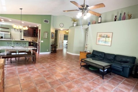 House in Davie, Florida 2 bedrooms, 121.7 sq.m. № 1731742 - photo 12