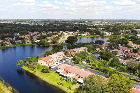 House in Davie, Florida 2 bedrooms, 121.7 sq.m. № 1731742 - photo 21