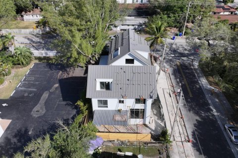 Townhouse in Miami, Florida 4 bedrooms, 201.6 sq.m. № 1217022 - photo 7