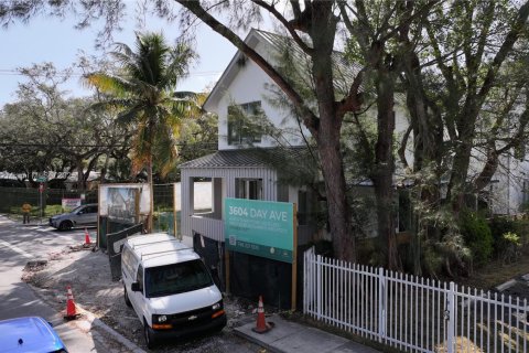 Townhouse in Miami, Florida 4 bedrooms, 201.6 sq.m. № 1217022 - photo 3