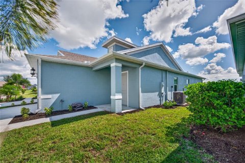 House in Port Charlotte, Florida 2 bedrooms, 134.06 sq.m. № 2321610 - photo 2