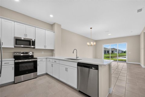 House in Port Charlotte, Florida 2 bedrooms, 134.06 sq.m. № 2321610 - photo 6