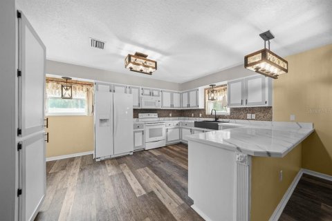 House in Inglis, Florida 2 bedrooms, 144.37 sq.m. № 2105103 - photo 8