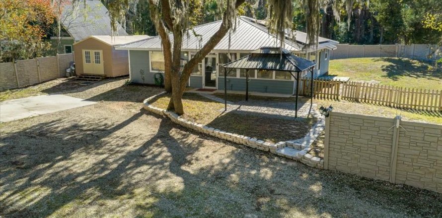 House in Inglis, Florida 2 bedrooms, 144.37 sq.m. № 2105103