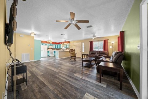 House in Inglis, Florida 2 bedrooms, 144.37 sq.m. № 2105103 - photo 5