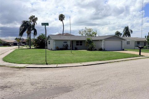 Villa ou maison à Holiday, Floride 2 chambres, 88.44 m2 № 2347345