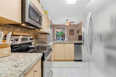 Townhouse in Dania Beach, Florida 3 bedrooms, 129.23 sq.m. № 2005014 - photo 11