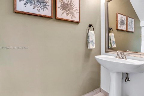 Townhouse in Dania Beach, Florida 3 bedrooms, 129.23 sq.m. № 2005014 - photo 17