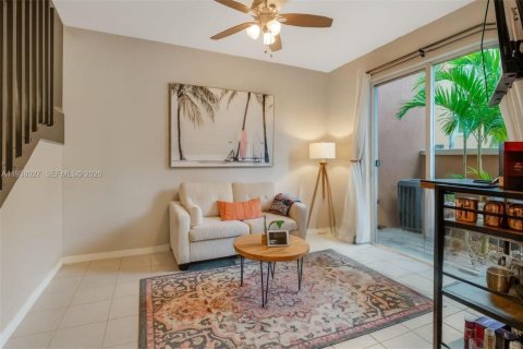 Townhouse in Dania Beach, Florida 3 bedrooms, 129.23 sq.m. № 2005014 - photo 2
