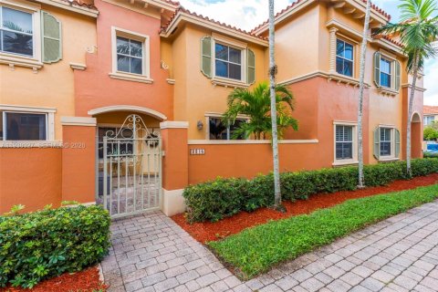 Townhouse in Dania Beach, Florida 3 bedrooms, 129.23 sq.m. № 2005014