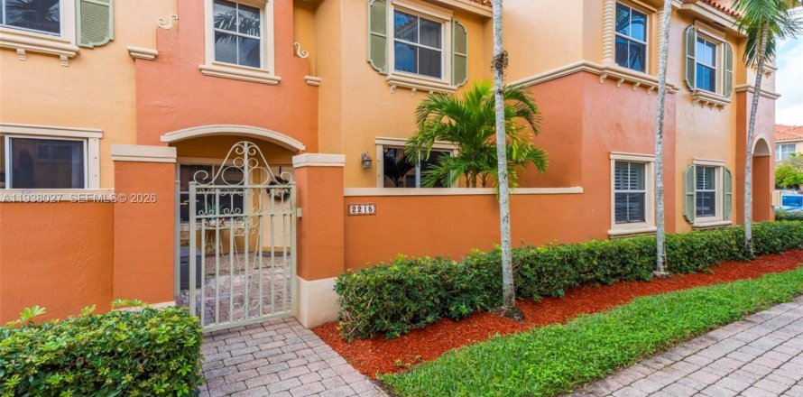 Townhouse in Dania Beach, Florida 3 bedrooms, 129.23 sq.m. № 2005014