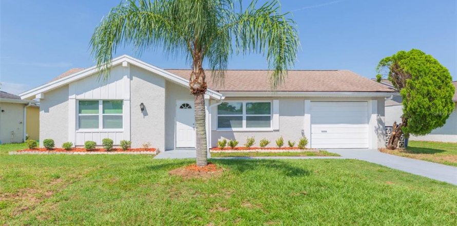House in Holiday, Florida 3 bedrooms, 107.77 sq.m. № 1832833
