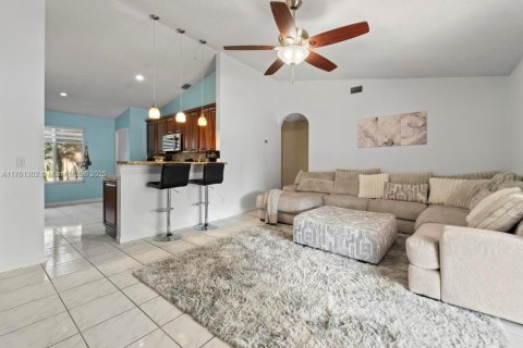 House in Royal Palm Beach, Florida 3 bedrooms, 147.62 sq.m. № 1706047 - photo 20