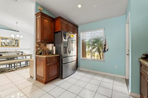 House in Royal Palm Beach, Florida 3 bedrooms, 147.62 sq.m. № 1706047 - photo 16