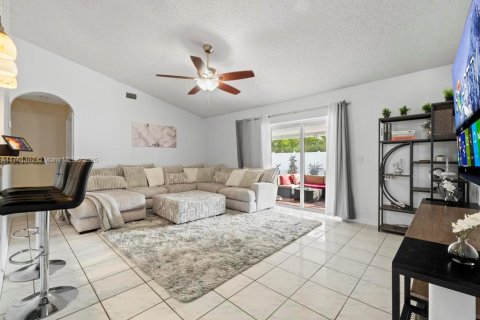 House in Royal Palm Beach, Florida 3 bedrooms, 147.62 sq.m. № 1706047 - photo 19