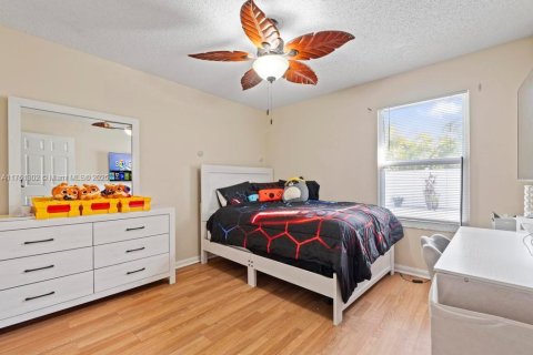 House in Royal Palm Beach, Florida 3 bedrooms, 147.62 sq.m. № 1706047 - photo 27