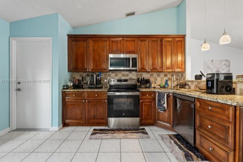 House in Royal Palm Beach, Florida 3 bedrooms, 147.62 sq.m. № 1706047 - photo 15