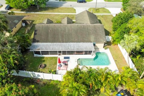 House in Royal Palm Beach, Florida 3 bedrooms, 147.62 sq.m. № 1706047 - photo 8