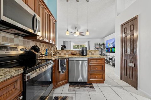 House in Royal Palm Beach, Florida 3 bedrooms, 147.62 sq.m. № 1706047 - photo 18