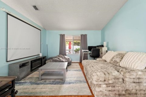 House in Royal Palm Beach, Florida 3 bedrooms, 147.62 sq.m. № 1706047 - photo 13