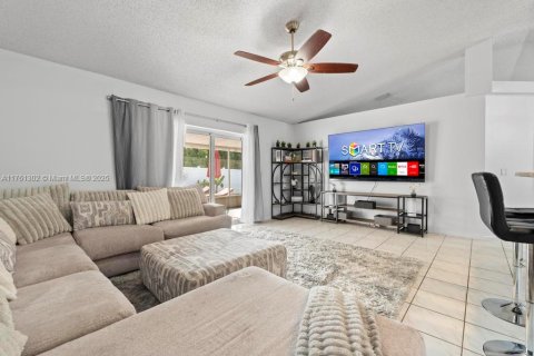 House in Royal Palm Beach, Florida 3 bedrooms, 147.62 sq.m. № 1706047 - photo 21