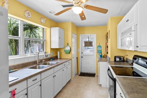House in Inverness, Florida 3 bedrooms, 167.97 sq.m. № 1751155 - photo 21