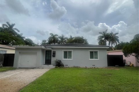 Casa en Miami Springs, Florida 3 dormitorios, 91.14 m2 № 2057657