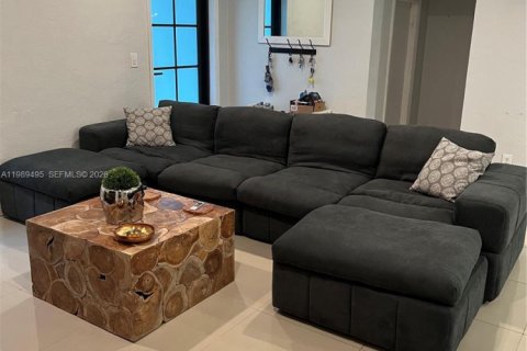 Casa en venta en Miami Springs, Florida, 3 dormitorios, 91.14 m2 № 2057657 - foto 2