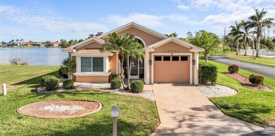 Villa ou maison à Lake Suzy, Floride 3 chambres, 133.13 m2 № 2308635