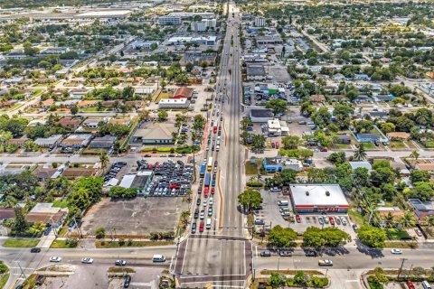 Купить коммерческую недвижимость в Майами-Гарденс, Флорида № 1959592 - фото 13