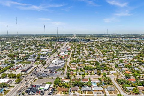 Купить коммерческую недвижимость в Майами-Гарденс, Флорида № 1959592 - фото 17