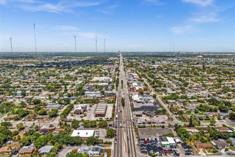Купить коммерческую недвижимость в Майами-Гарденс, Флорида № 1959592 - фото 10